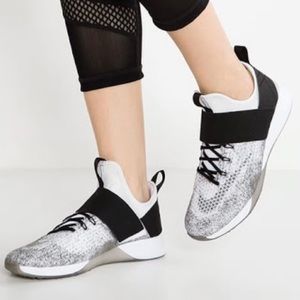 Nike women’s air zoom sneakers NWOT